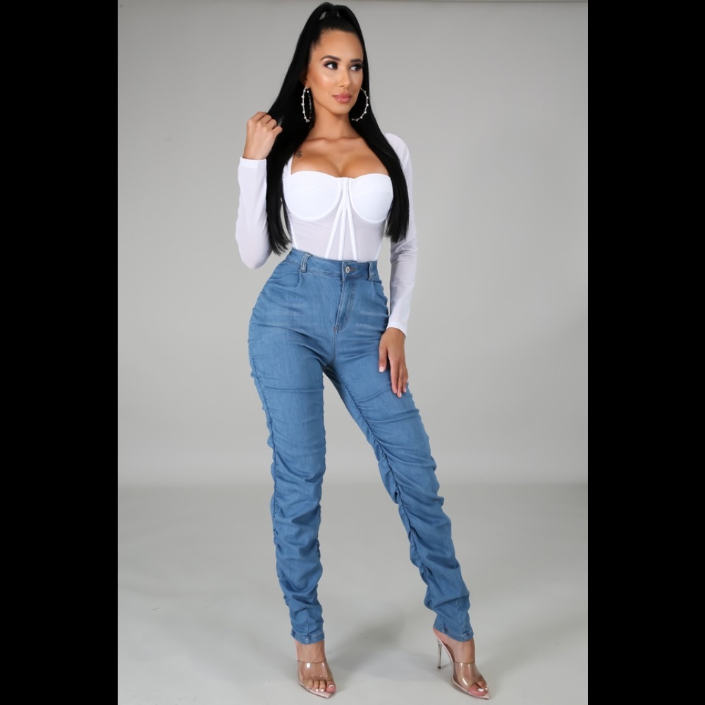 SNATCHED AT THE LEG JEANS